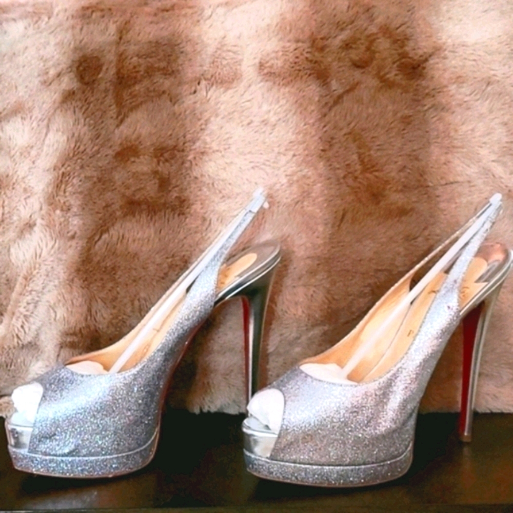 Christian Louboutin - Picture 5 of 5